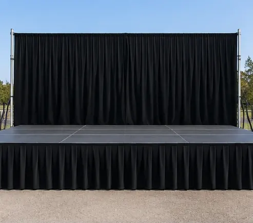 Escenario con fondo de cortina negra